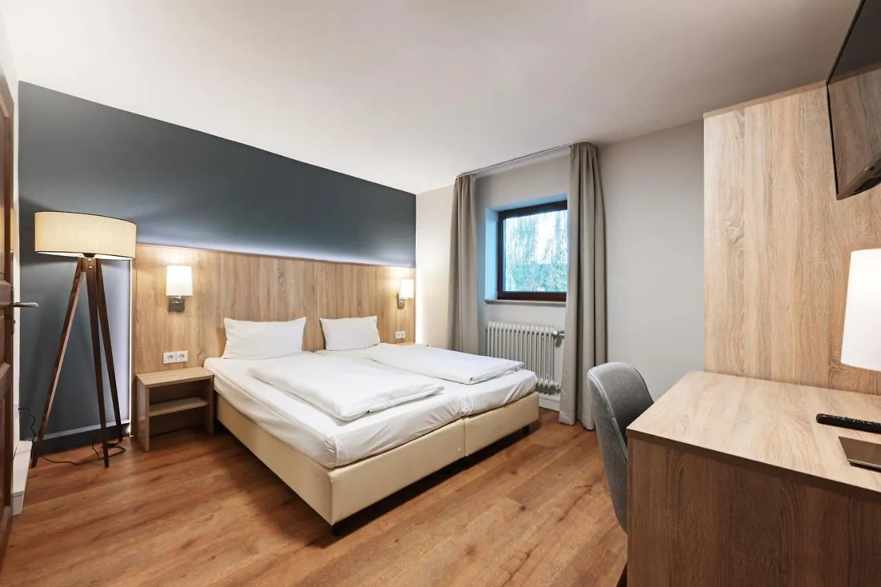 Hotel Schleuse München 3*,