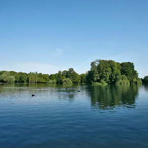 Biederstein Am Englischen Garten *** מינכן